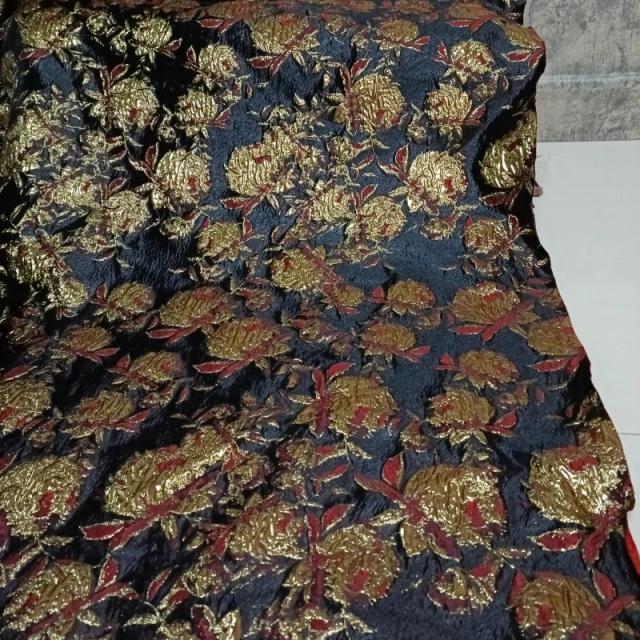 Tecido Jacquard Flores de Seda Dourada 143cm