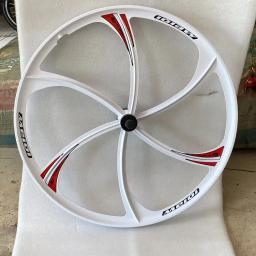 Cubo de roda de bicicleta de 24/26 unidades feito de liga de magnésio, freio a disco de roda integrado com largura máxima do pneu de 2,5 - Image 1