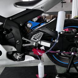 Kit de Limpeza de Correntes para Motocicletas: Escova, Ferramenta de Limpeza de Engrenagens, Dispositivo de Lubrificação e Acessório de Lubrificação com 2 Garrafas - Image 4
