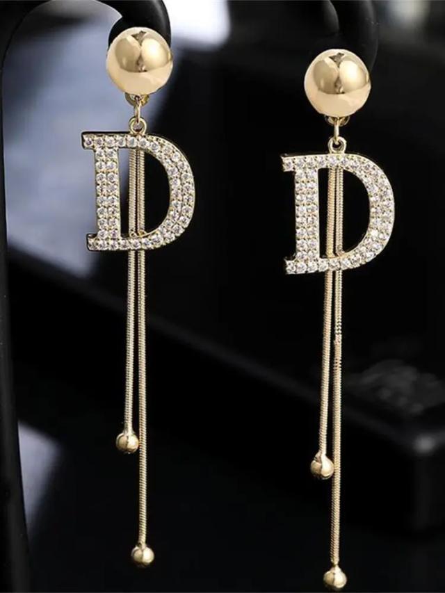 Brinco Longo Cristal Letra D Dourado Elegante