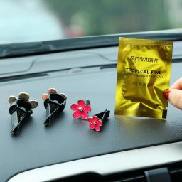 Pequena margarida carro ventilação de ar perfume clipe bonito carros aroma difusor pingente criativo feminino decoração interior automóvel - Image 6
