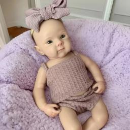 Boneca de Silicone Reborn Bettie à Prova d'Água de 13 Polegadas com 2 Conjuntos de Roupas, Pele Pintada à Mão, Toque Macio - Image 2