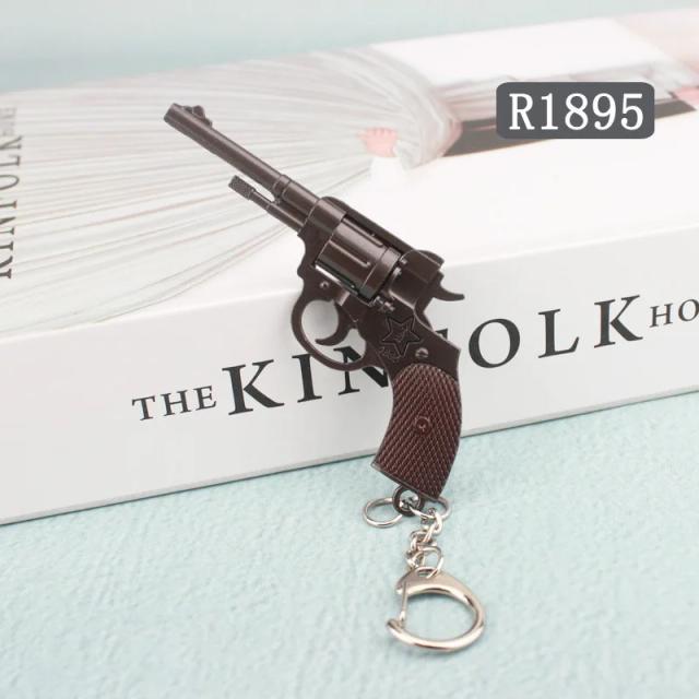 Novo modelo de arma de jogo chaveiros revólver modelo metal mochila pingentes p92 r45 r1895 chaveiro atacado