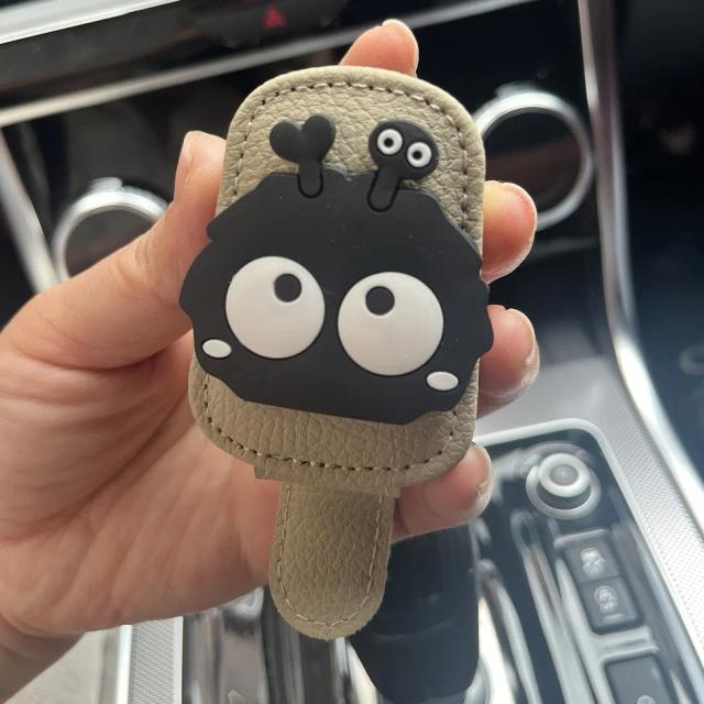 Suporte Magnético para Óculos de Carro Multifuncional - Essencial para seu Veículo