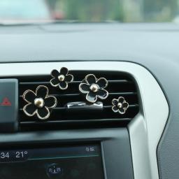 Pequena margarida carro ventilação de ar perfume clipe bonito carros aroma difusor pingente criativo feminino decoração interior automóvel - Image 3