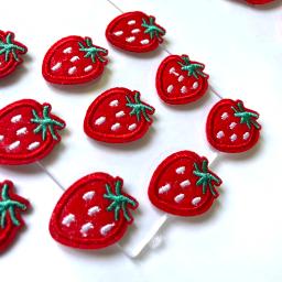 Barato 10 pçs bonito bordado mini remendos de morango ferro em apliques para jeans diy acessórios de roupas - Image 1