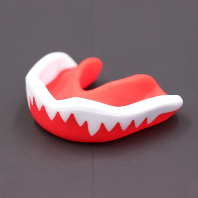 Protetor bucal de luta livre MMA de boxe, protetor de goma esportivo de rugby de futebol, design de ajuste fino para máxima proteção e conforto dos dentes