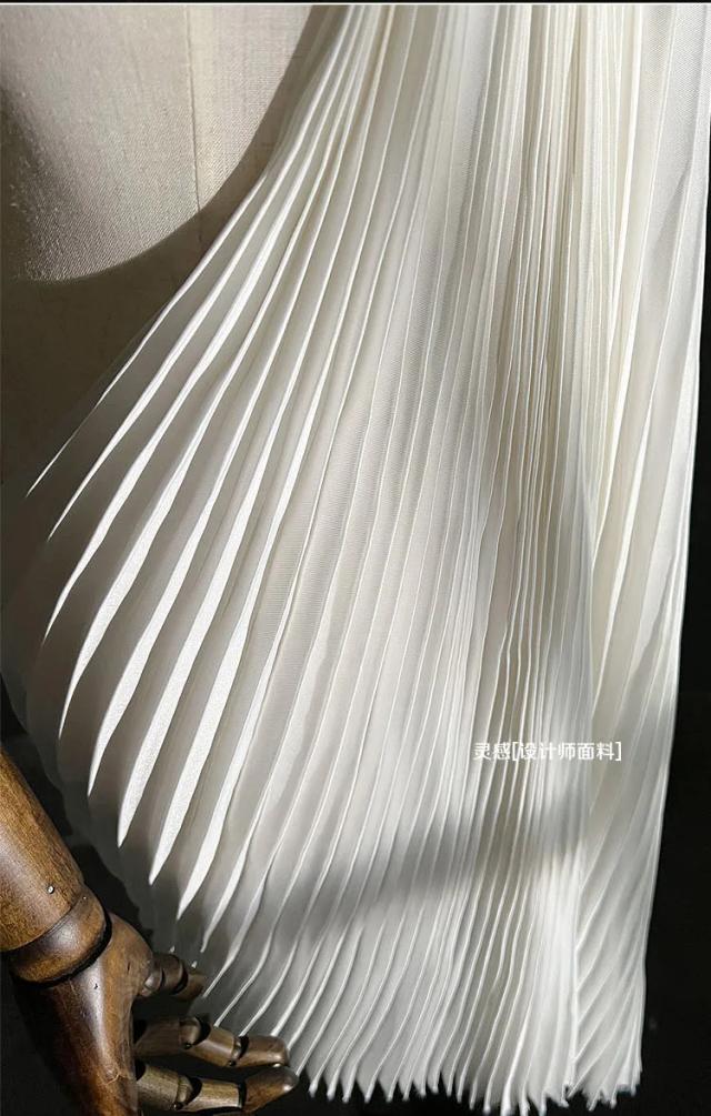 Tecido Jacquard Texturizado Plissado Irregular Branco Suave por Metro