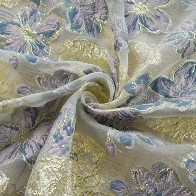 Tecido Jacquard Flor em Relevo 1 Metro - Elegância Francesa para Vestidos