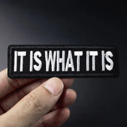 "É é o que é" Engraçado Meme Iron-On Patch - Apliques bordados humorísticos para jaquetas, bolsas, chapéus e acessórios de roupas DIY - Image 1