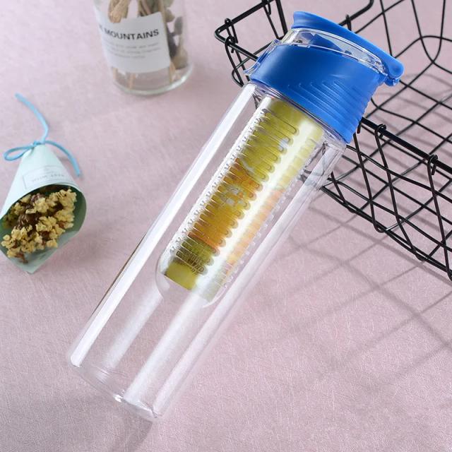 Garrafa de Água com Infusor de Frutas 700ml Portátil para Esportes e Viagens