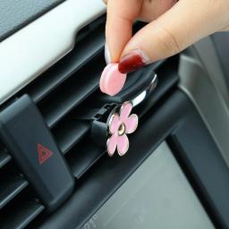 Pequena margarida carro ventilação de ar perfume clipe bonito carros aroma difusor pingente criativo feminino decoração interior automóvel - Image 2