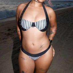 Biquíni Sub-Culture Sweet and Cool Hot Girl, design contrastante com detalhes em vime listrado, conjunto de duas peças sexy e casual para a praia. - Image 5