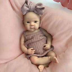 Boneca de Silicone Reborn Bettie à Prova d'Água de 13 Polegadas com 2 Conjuntos de Roupas, Pele Pintada à Mão, Toque Macio - Image 3