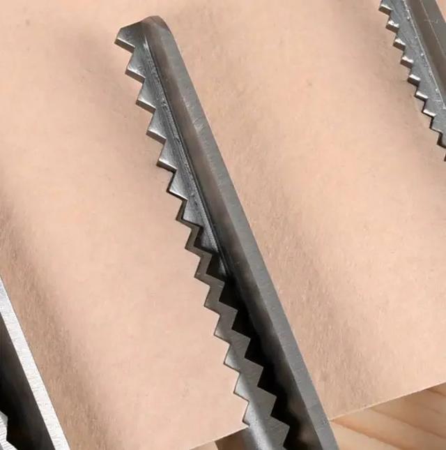 Tesoura de Costura Pinking Profissional 23cm Lâminas de Aço Inoxidável