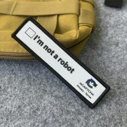 Eu não sou um robô tático remendos engraçado gancho & loop emblema apliques moral militar crachá braçadeira roupas mochila adesivos - Image 1