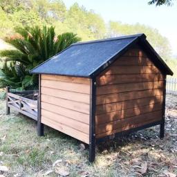 Casa de Cão de Madeira Ecológica de Luxo, Estilo Clássico, Canil Externo Impermeável com Design de Piso Elevado - Image 3