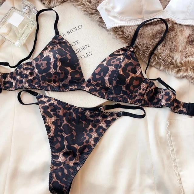 Conjunto Sutiã Triângulo e Calcinha Tanga Silken Sexy Verão