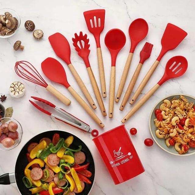Conjunto de Utensílios de Cozinha Vermelho com 12 Peças em Silicone e Cabo de Madeira para Ceia de Natal e Festas de Réveillon
