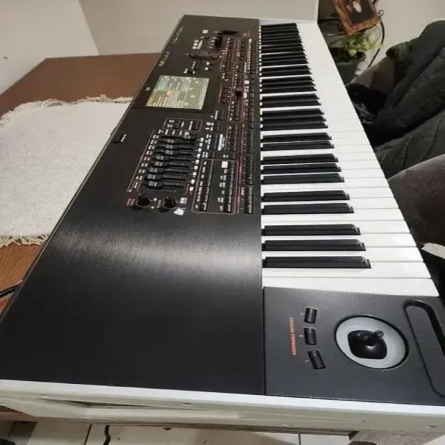 Teclado Arranjador Korg PA4X Mega Trade Professional com 76 Notas