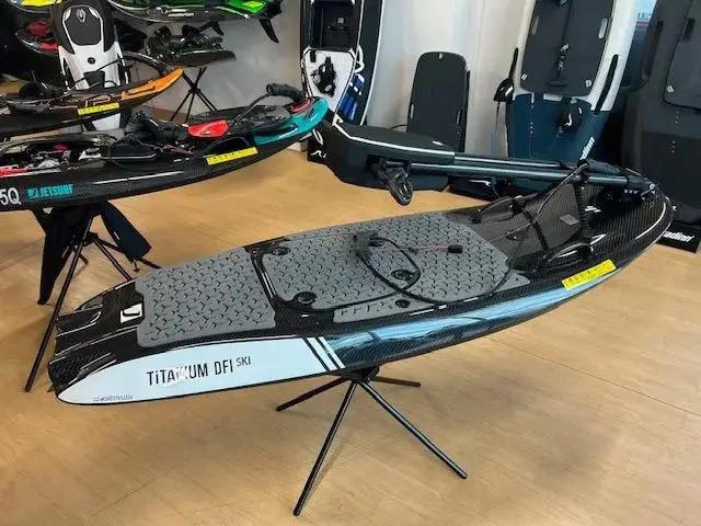 Jetsurf Titanium DFI Ski 2024: A Experiência Definitiva em Surf Com Ondas Exteriores