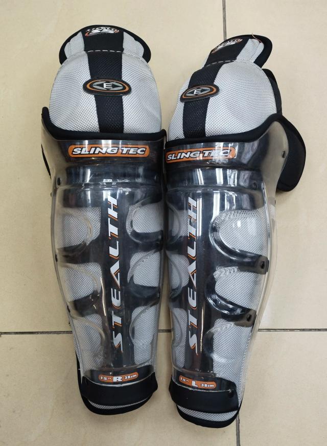 Caneleiras Easton 15 para Hóquei: Conforto e Proteção em Alta Performance