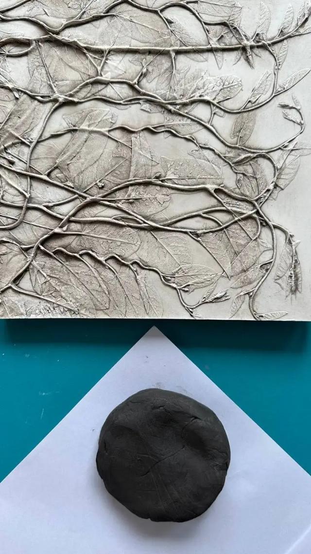 Argila Natural Preta para Modelagem Manual em Olaria Círculo - Massa Cerâmica Pronta MKF 1