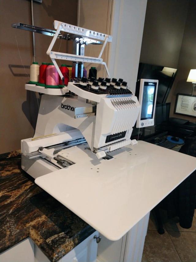 Máquina de Bordar Brother PR1000e Entrepreneur 10 Agulhas