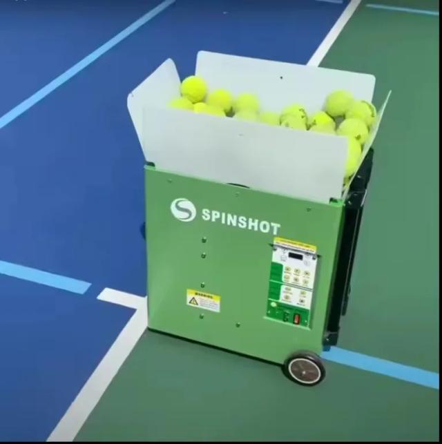 Lançador Automático de Bolas de Tênis: Robô Inteligente para Treinamento Eficiente