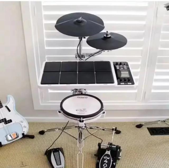 Roland OCTAPAD SPD-30: O Melhor Pad de Percussão Digital com Suporte para Músicos