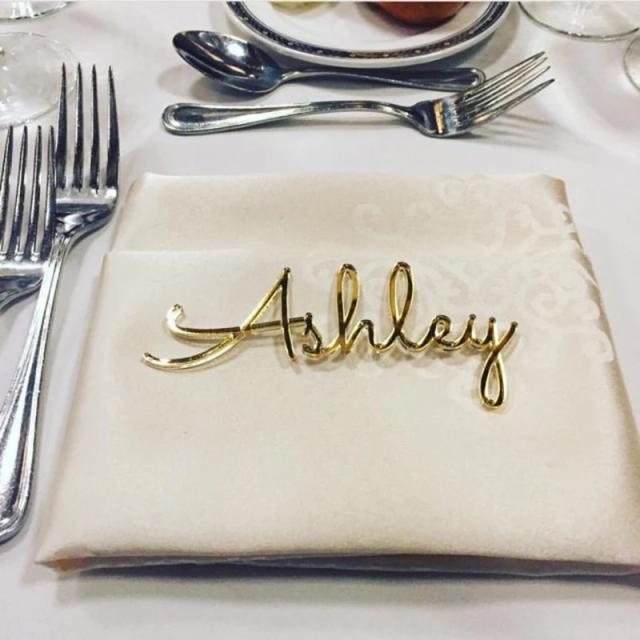 Cartões de Mesa Personalizados em Corte a Laser para Casamentos com Nomes dos Hóspedes
