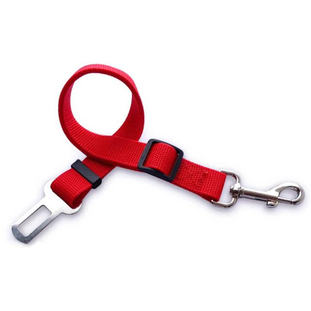 Cinto de carro ajustável para pets com arnês e trela para cães pequenos e médios, ideal para buldogues franceses e segurança em viagens.