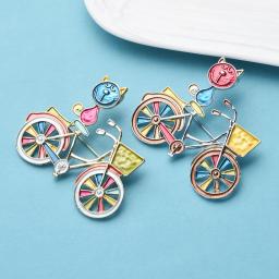 Broche colorido de gato wúli e bebê, presente sentado na bicicleta, emblema animal fofo, acessórios de joalheria de ano novo - Image 4