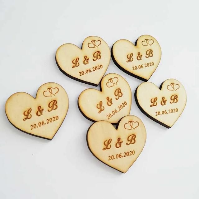 Centros de mesa em madeira personalizados em forma de coração para casamento, etiquetas para doces e lembrancinhas - 100 peças