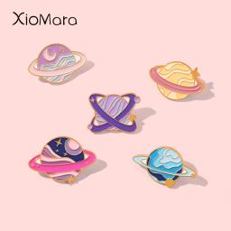 Alfinetes de lapela esmaltados femininos, coleção céu e galáxia estelar, romântico espaço e planeta, emblema de metal dos desenhos animados, bolsa e chapéu, joias astronauta, presentes infantis - Image 1