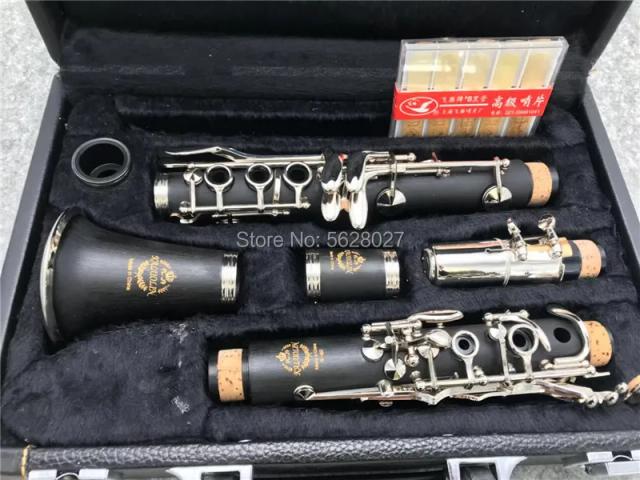 Clarinete Profissional C com Chave de Ebonite e Madeira Niquelada - Inclui Acessórios e Estojo