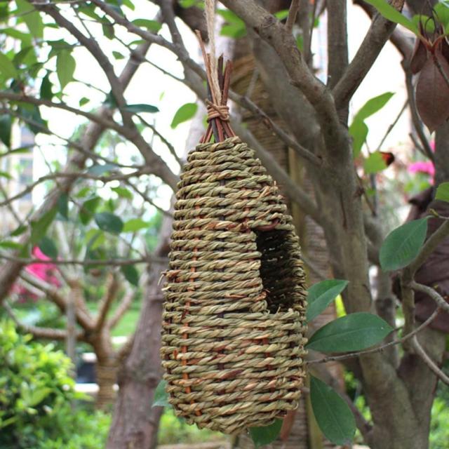 Cabana de Pássaros em Fibra Natural: Ninho Pendurado para Finches ao Ar Livre
