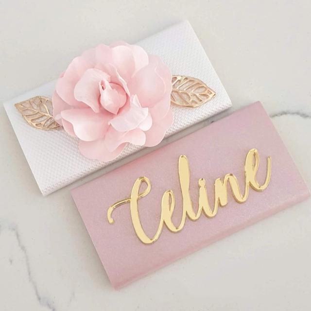 Placas Personalizadas em Acrílico Dourado para Batizado: 12 Peças com Nome do Bebê e Decoração Exclusiva