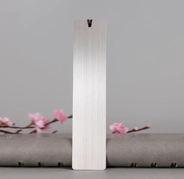 Lembrancinha Personalizada com Borla para Casamento, Noivado e Aniversário - 100 Unidades de Marcadores para Livro Gravados