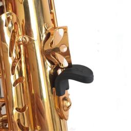 Saxofone de borracha preto polegar resto saver almofada protetor de dedo confortável para alto tenor soprano saxofones alta qualidade - Image 2