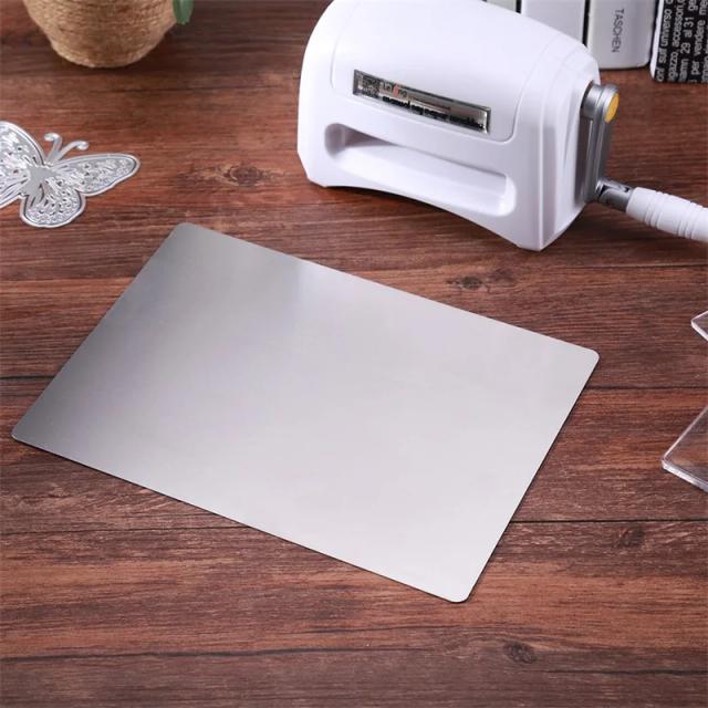 Máquina de Corte de Metal com Placa Adaptadora para Gravação em Relevo, Scrapbooking e Fabricação de Cartões