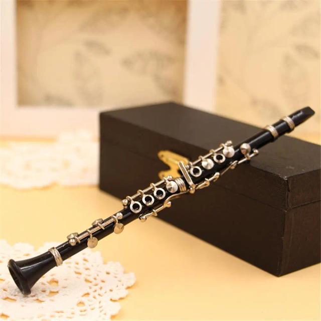 Mini Clarinete em Couro Preto com Suporte - Instrumento Musical e Decoração de Mesa Ideal para Presentes de Natal
