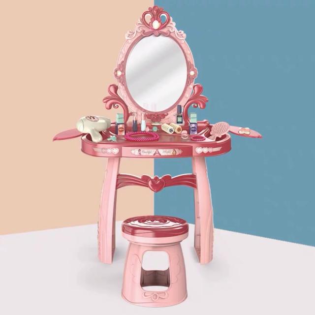 Quarto Infantil Princesa com Brinquedos e Caixa de Cosméticos Estilo TikTok