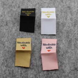 100 peças etiquetas artesanais em estoque/etiquetas douradas/etiquetas personalizadas de tecido/etiquetas bordadas de vestuário - Image 6
