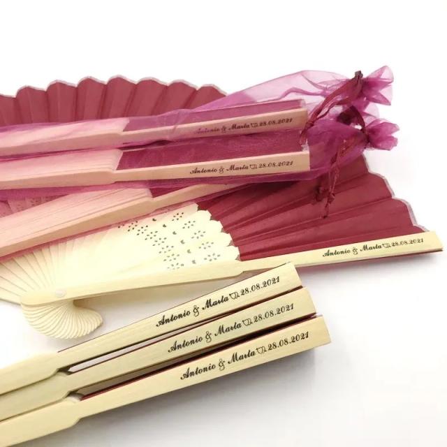 Lembrancinhas personalizadas de seda para casamento: 40 leques com bolsa de organza para seus convidados