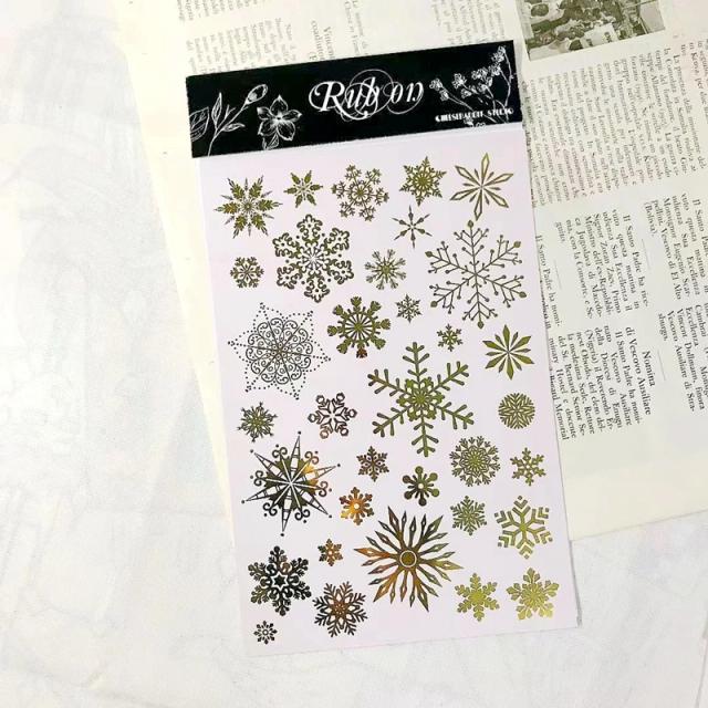 Adesivos Dourados para Scrapbooking: Transferência e Decoração Criativa em Cartões e Diários