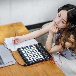 WORLDE-Portátil USB MIDI Drum Pad Controller, PAD48, RGB Backlit Pads, 16 botões, 8 Sliders - Image 4