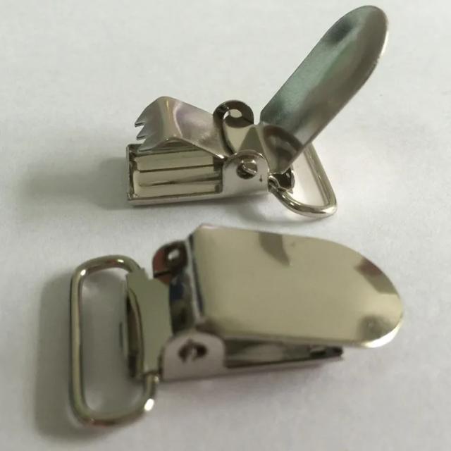 Prendedor de Chupeta com Gancho em Metal Prateado de 20mm