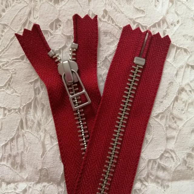 Conjunto de 20 Zíperes de Metal YKK de 50cm com Prendedores de Cobre em Preto, Branco e Vermelho para Acessórios de Couro e Costura