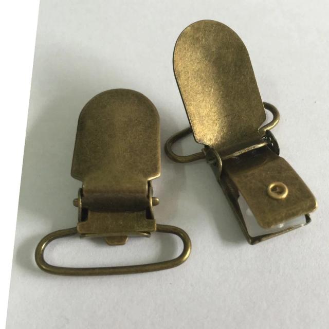Suspensório de Metal Antigo 25mm com Prendedor de Chupeta em Bronze e Fivela de Boca de Pato com Inserção de Plástico de 50 Espaços